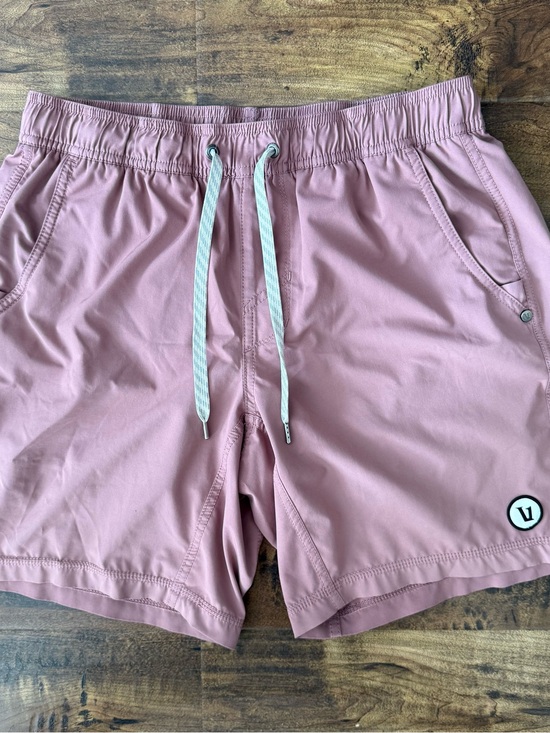 Vuori Other - Vuori men's S Kore Short 7" Inseam Drawstring Dusty Rose Clay logo solid pockets